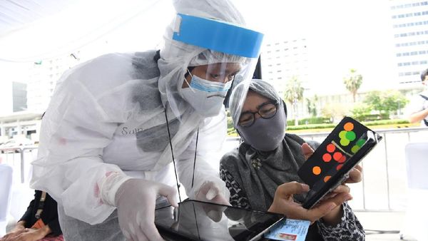 500 Warga Ikuti Rapid Test Gratis di Bundaran HI