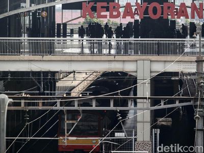 Tidak Ada Cuti Bersama, Penumpang KRL Masih Sepi