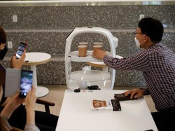 Canggih! Kafe Ini Pekerjakan Robot Barista untuk Layani Pelanggan