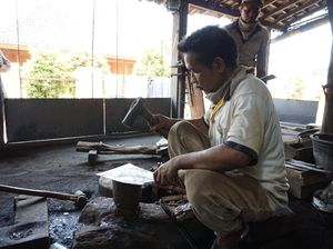 Lebih dari Setengah Abad Desa Ini Dikenal Sebagai Produsen Cangkul