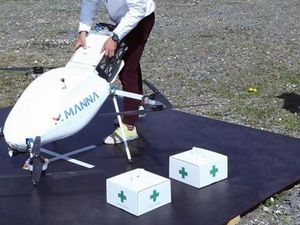 Bantu Lansia di Tengah Corona, Drone Ini Kirimkan Roti dan Obat