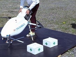 Bantu Lansia di Tengah Corona, Drone Ini Kirimkan Roti dan Obat