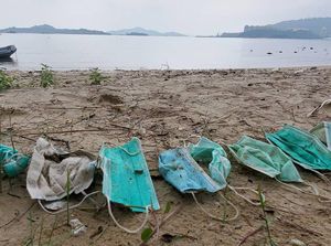 Sampah Masker dan APD Menumpuk Jadi Masalah Baru di RI Sampah Masker dan APD Menumpuk Jadi Masalah Baru di RI