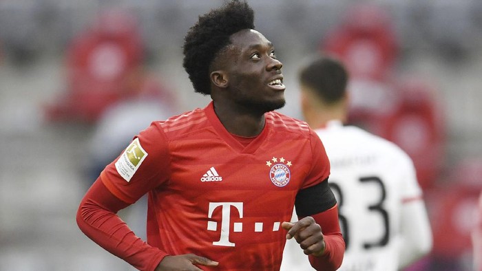 Bayern Munichs Alphonso Davies celebrates scoring Munichs fourth goal during the German Bundesliga soccer match between Bayern Munich and Eintracht Frankfurt in Munich, Germany, Saturday, May 23, 2020. (Andreas Gebert/pool via AP)
