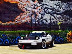 Modifikasi Mazda Miata MX-5 Ala Mobil Pengantar Tahu