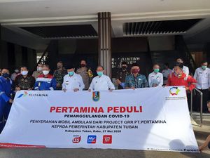 Pertamina Serahkan 1 Unit Ambulans ke Pemkab Tuban untuk Atasi Corona
