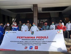 Pertamina Serahkan 1 Unit Ambulans ke Pemkab Tuban untuk Atasi Corona