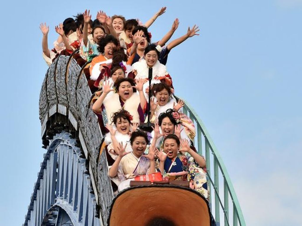 New Normal di Taman Hiburan Jepang: Naik Rollercoaster Dilarang Teriak! New Normal di Taman Hiburan Jepang: Naik Rollercoaster Dilarang Teriak!