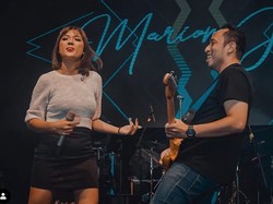 Marion Jola Lagi Kasmaran dengan Gitaris Dennis Talakua