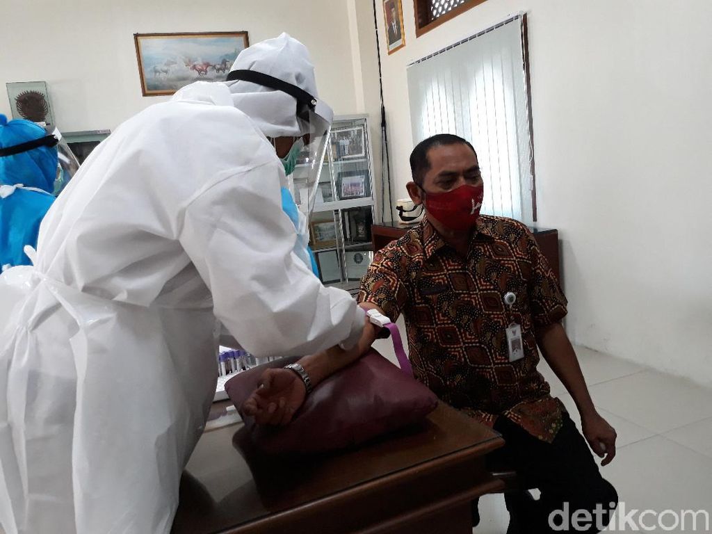 FX Rudy, Dandim, Kapolresta dan Wartawan Solo Ikut Rapid Test Massal FX Rudy, Dandim, Kapolresta dan Wartawan Solo Ikut Rapid Test Massal