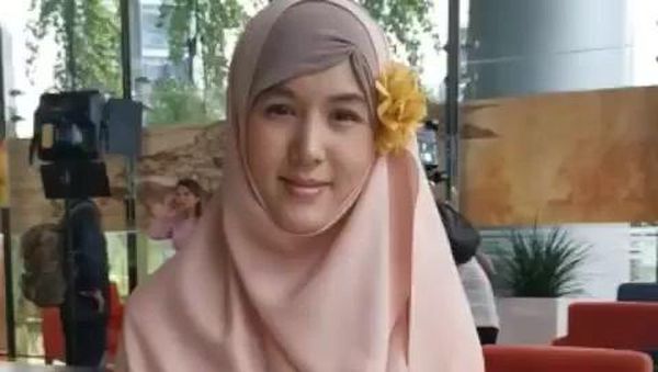 Potret Aliza Kim: Eks Model Internasional yang Jadi Mualaf
