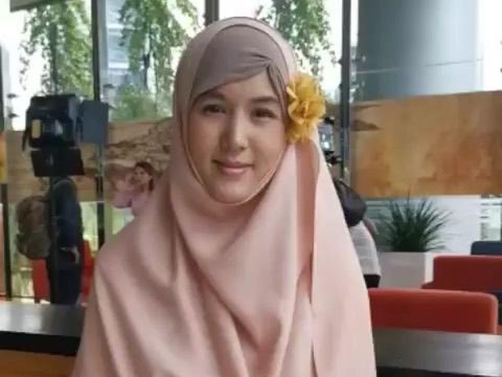 Potret Aliza Kim: Eks Model Internasional yang Jadi Mualaf Potret Aliza Kim: Eks Model Internasional yang Jadi Mualaf
