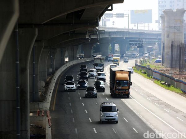 H+3 Lebaran, Tol Japek Ramai Lancar