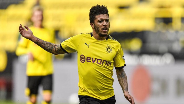 Dortmunds Jadon Sancho plays during the German Bundesliga soccer match between Borussia Dortmund and Schalke 04 in Dortmund, Germany, Saturday, May 16, 2020. The German Bundesliga becomes the worlds first major soccer league to resume after a two-month suspension because of the coronavirus pandemic. (AP Photo/Martin Meissner, Pool)