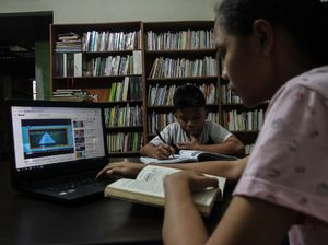 Kemendikbud Siapkan Modul Belajar Jarak Jauh Bagi Siswa Kemendikbud Siapkan Modul Belajar Jarak Jauh Bagi Siswa