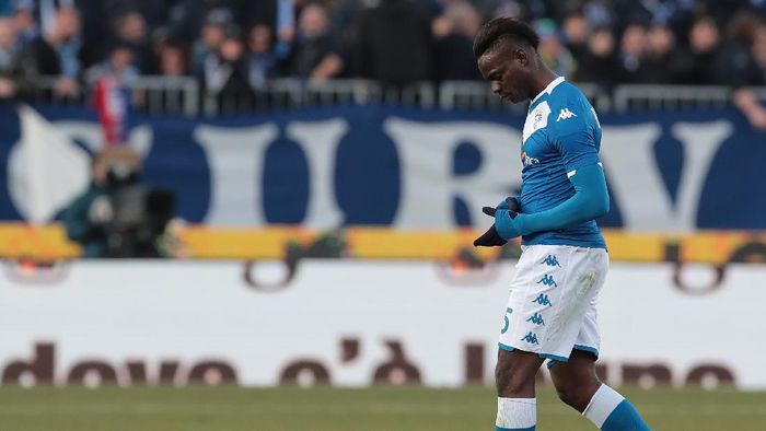 Mario Balotelli Brescia BRESCIA, ITALY - JANUARY 19: Mario Balotelli of Brescia Calcio walks off after getting a red card during the Serie A match between Brescia Calcio and Cagliari Calcio at Stadio Mario Rigamonti on January 19, 2020 in Brescia, Italy. (Photo by Emilio Andreoli/Getty Images)
