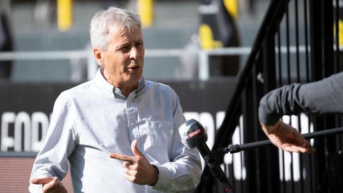 Lucien Favre DORTMUND, GERMANY - MAY 26: Lucien Favre, Head Coach of Borussia Dortmund is interviewed prior to the Bundesliga match between Borussia Dortmund and FC Bayern Muenchen at Signal Iduna Park on May 26, 2020 in Dortmund, Germany. (Photo by Federico Gambarini/Pool via Getty Images)