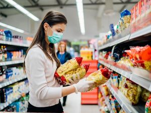 5 Cara Aman Belanja Bahan Makanan, Perlukah Pakai Sarung Tangan? 5 Cara Aman Belanja Bahan Makanan, Perlukah Pakai Sarung Tangan?
