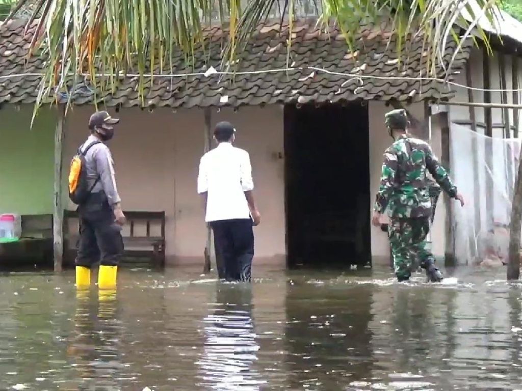 Banjir Rob Terjang Pesisir Selatan Tulungagung, Puluhan Rumah Rusak Banjir Rob Terjang Pesisir Selatan Tulungagung, Puluhan Rumah Rusak