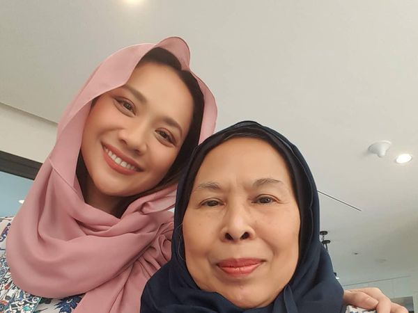 Foto: Penampilan Bunga Citra Lestari Saat Lebaran Pakai Brand Hijab Miliknya