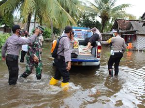 Banjir Rob Terjang Pesisir Selatan Tulungagung, Puluhan Rumah Terendam