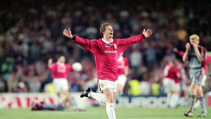 BARCELONA, SPAIN - MAY 26:  Manchester United striker Ole Gunnar Solskjaer celebrates at the end of the 1999 UEFA Champions League Final against Bayern Munich at the Camp Nou on May 26, 1999 in Barcelona, Spain. (Photo by  Ben Radford/Allsport/Getty Images/Hulton Archive)