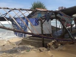 Ratusan Bangunan di Pesisir Pantai Gunungkidul Rusak Dihantam Ombak