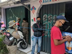 Sempat Bikin Warga Antre, Toko Layangan di Depok Ditutup Satpol PP