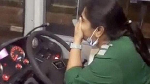 Sopir bus Singapura