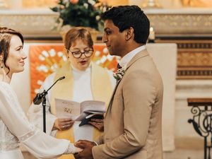 Sempat Batal karena Corona, Dokter dan Perawat Ini Akhirnya Menikah di RS