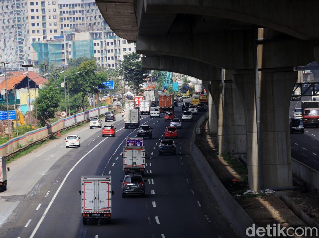 Antisipasi Macet Libur Panjang, Polisi Berlakukan Contra Flow-One Way di Tol Antisipasi Macet Libur Panjang, Polisi Berlakukan Contra Flow-One Way di Tol