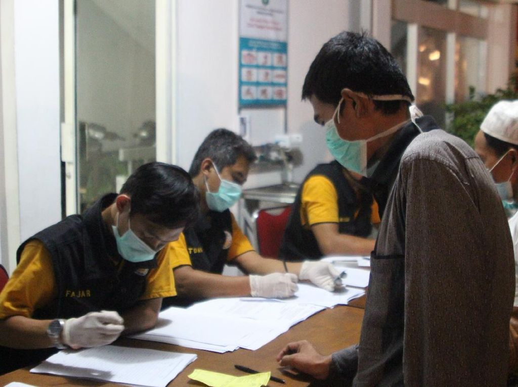179 Migran Dideportasi dari Malaysia via Entikong, Jalani Protokol Kesehatan 179 Migran Dideportasi dari Malaysia via Entikong, Jalani Protokol Kesehatan