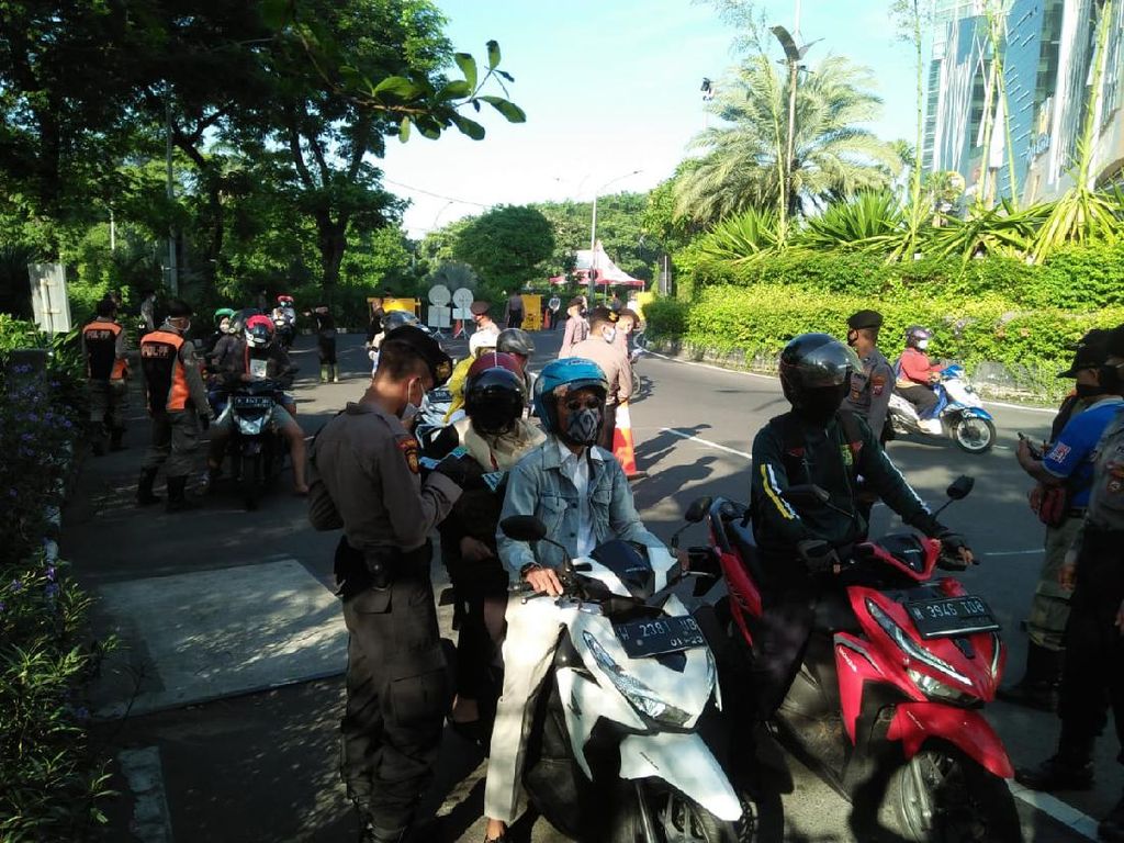 PSBB Jilid 3, Pos Check Point di Surabaya Dirampingkan dan Diperkuat PSBB Jilid 3, Pos Check Point di Surabaya Dirampingkan dan Diperkuat