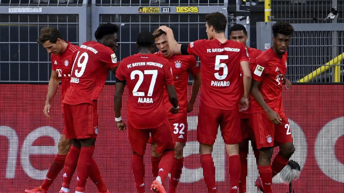 Bayern Munich merayakan gol Joshua Kimmich ke gawang Borussia Dortmund. (Foto: AP/Federico Gambarini)