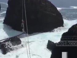 Evakuasi Dramatis 2 Pemancing yang Terjebak di Tebing