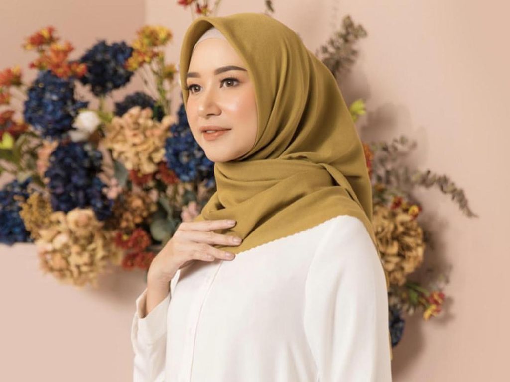 8 Warna Hijab yang Cocok untuk Kulit Sawo Matang 8 Warna Hijab yang Cocok untuk Kulit Sawo Matang