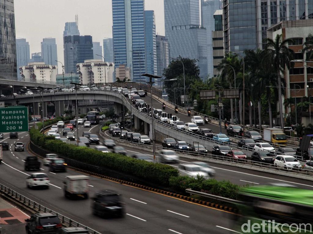 Jakarta: Mulai Ramai Menuju New Normal Jakarta: Mulai Ramai Menuju New Normal