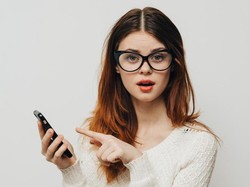 Awas! Sinar Blue Light pada Gadget Bisa Bikin Kulit Kusam