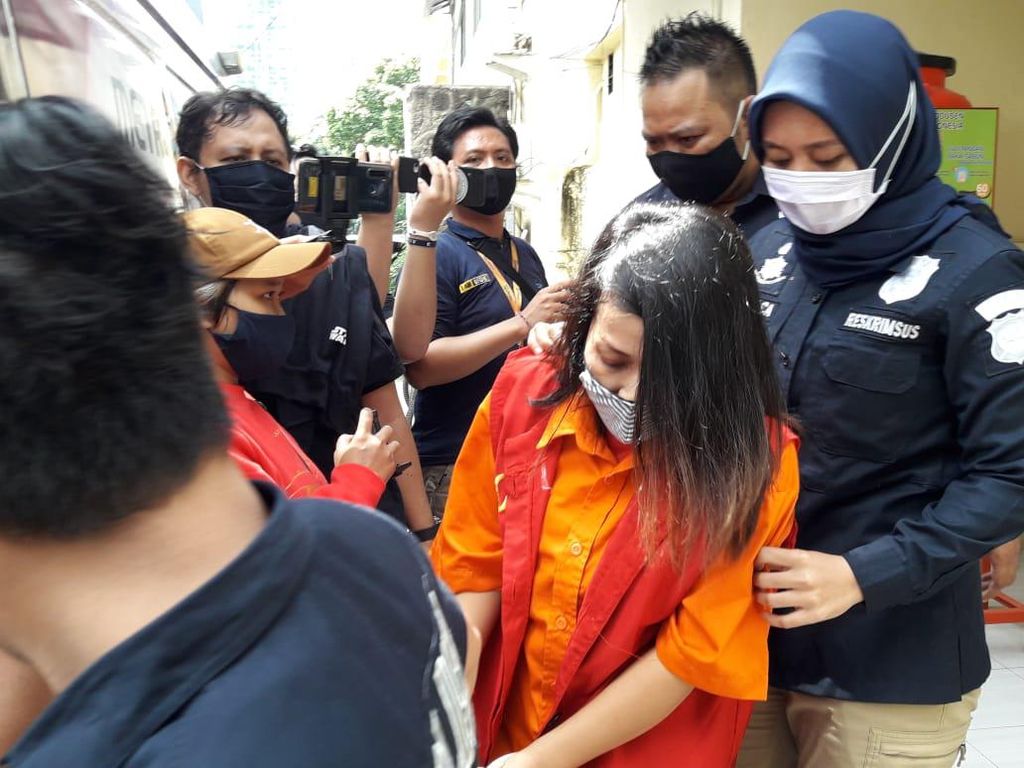 Nekat Sebar Hoax Syahrini Demi Idola, Bagaimana Cara Ngefans yang Sehat? Nekat Sebar Hoax Syahrini Demi Idola, Bagaimana Cara Ngefans yang Sehat?