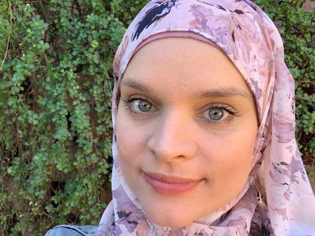 Pengalaman Perempuan Australia Belajar dan Masuk Islam dari Game Online Pengalaman Perempuan Australia Belajar dan Masuk Islam dari Game Online