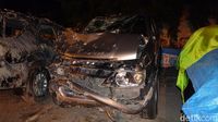 Foto-foto Mobil Kapolsek yang Tabrak Rumah dan Tewaskan 2 Orang