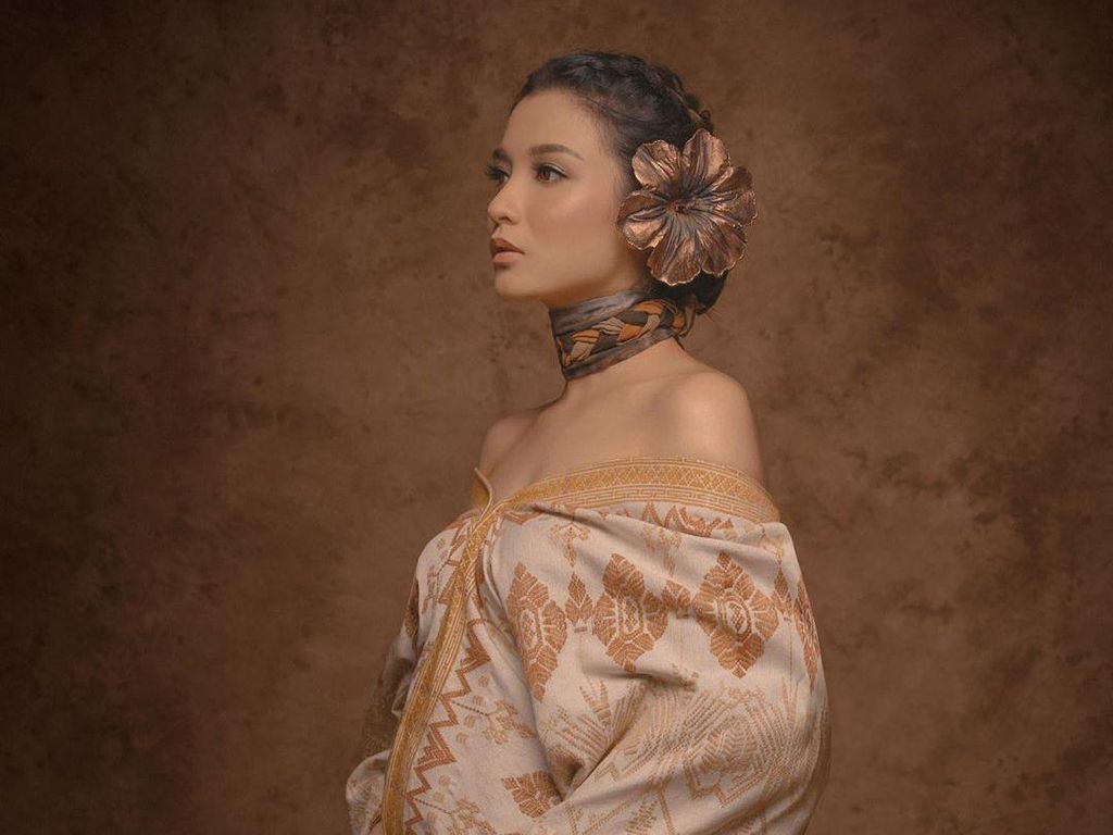 10 Artis Indonesia yang Hamil di Tengah Pandemi Corona 10 Artis Indonesia yang Hamil di Tengah Pandemi Corona