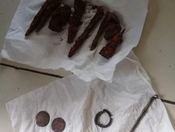 Gali Septic Tank, Warga Bogor Temukan Diduga Kerangka Manusia-Koin Kuno