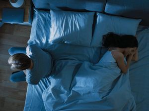 Bau Mulut hingga Cek HP, Mana yang Paling Bikin Istri Hilang Mood untuk Bercinta?