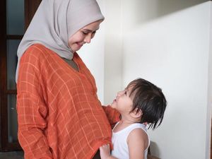 Coba Gugurkan Kandungan, Zaskia Mecca Makan Nanas hingga Olahraga