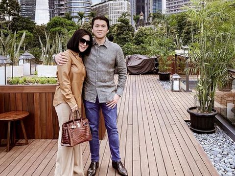 Syahrini dan Reino Barack.