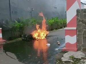 Motor Terbakar di Jember Gegara Hand Sanitizer Hoaks