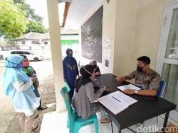 Urus SIKM untuk Kembali ke Jakarta, Warga Ciamis Serbu Posko PIK COVID-19