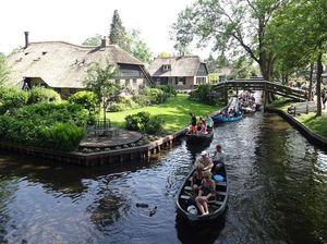 Potret Desa Indah Belanda Tanpa Jalan Raya