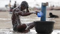 Potret India di Tengah Pandemi, Gelombang Panas-Serbuan Belalang